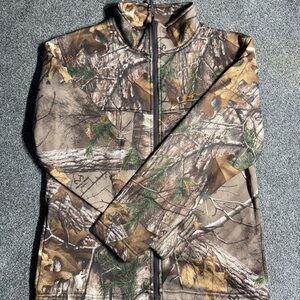 (M) Women’s Realtree Camo Zip-Up Jacket
